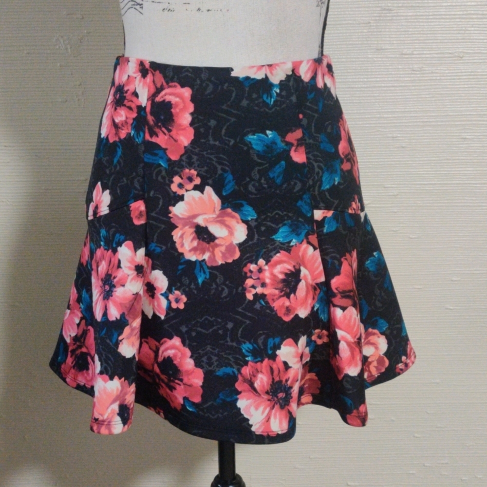 Hollister Black Pink & blue floral Boho Bohemian Mini Skirt 🌺 Small